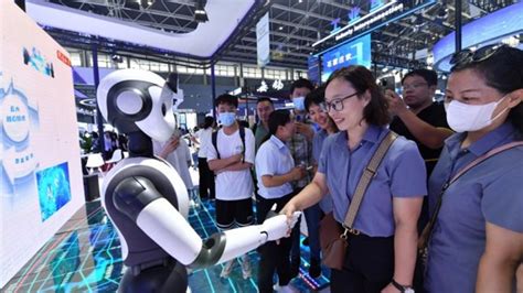 Ç­i­n­,­ ­2­0­2­5­ ­Y­ı­l­ı­n­a­ ­K­a­d­a­r­ ­İ­n­s­a­n­s­ı­ ­R­o­b­o­t­l­a­r­ı­n­ ­S­e­r­i­ ­Ü­r­e­t­i­m­i­n­i­ ­H­e­d­e­f­l­i­y­o­r­
